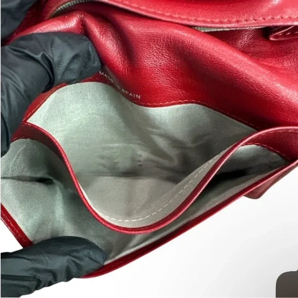 CHANEL Interlocking CC
Logo Patent
Leather Continental Red
Wallet EUC - Picture 9 of 16